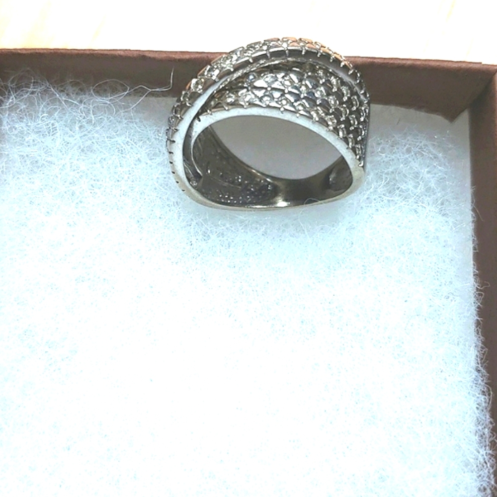 White GOLD 10K 77 DIAMONDS RING - Picture 3 of 8